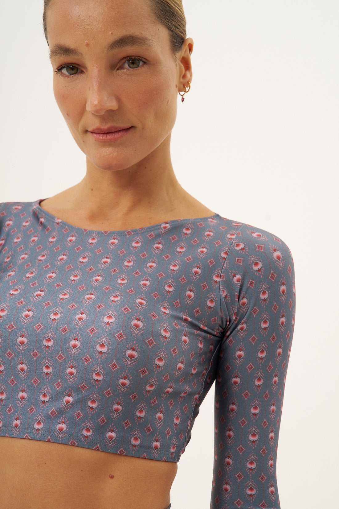 LONG SLEEVE CROPPED TOP &